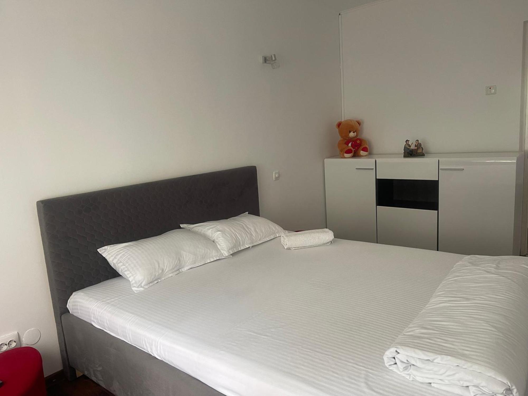 Carlitos Apt Ramnicu Valcea Bagian luar foto